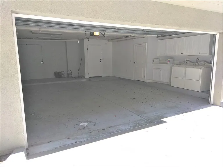 6300 Honolulu Ave #101 — Photo 28