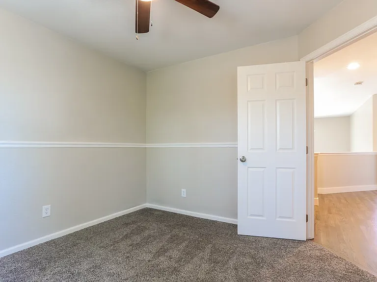 19754 New Market Ct — Photo 11