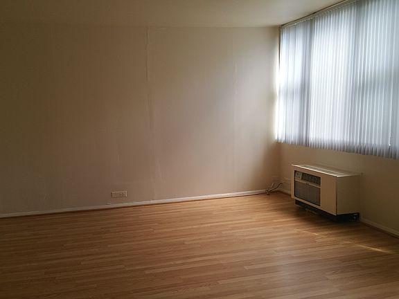4th image of 4300 W Ford City Dr #203