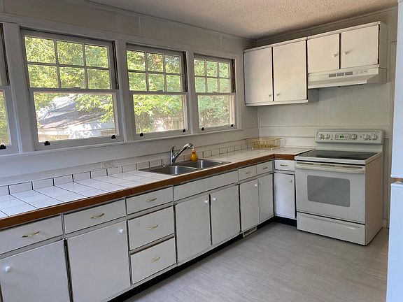 4th image of 4406 Wentworth Dr