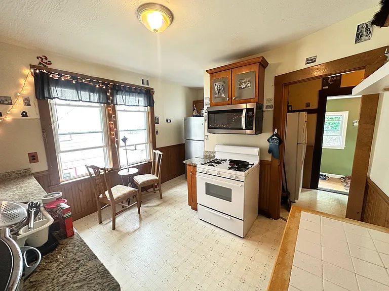 142 W Adams St #2 — Photo 3