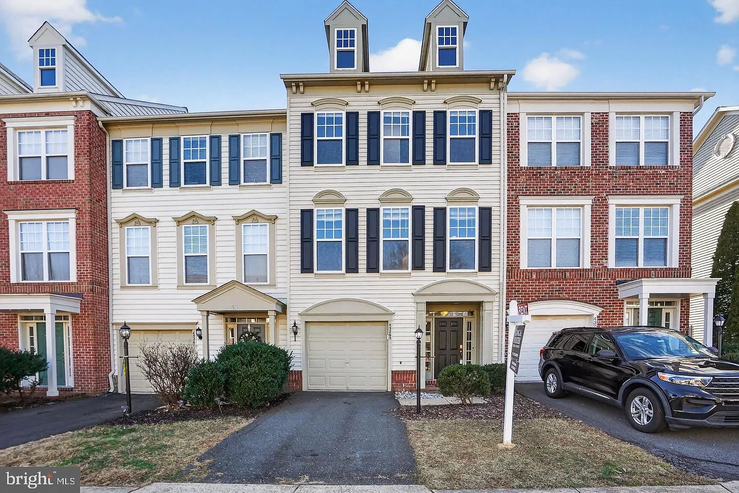 3 bed, 4.0 bath, 2196 sqft, $2,950 — Photo 1