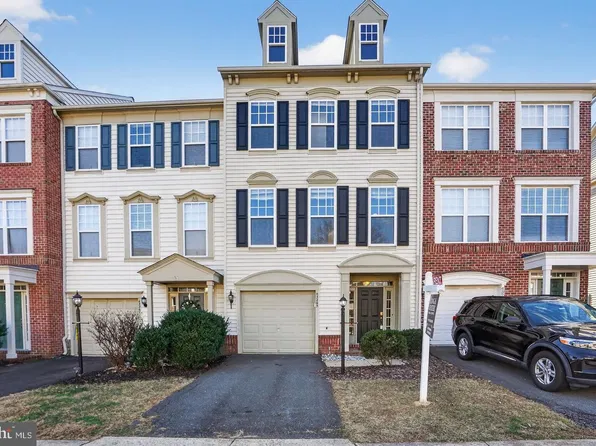 43265 Sunderleigh Sq, Ashburn, VA 20148