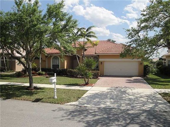 2nd image of 16354 Segovia Cir S