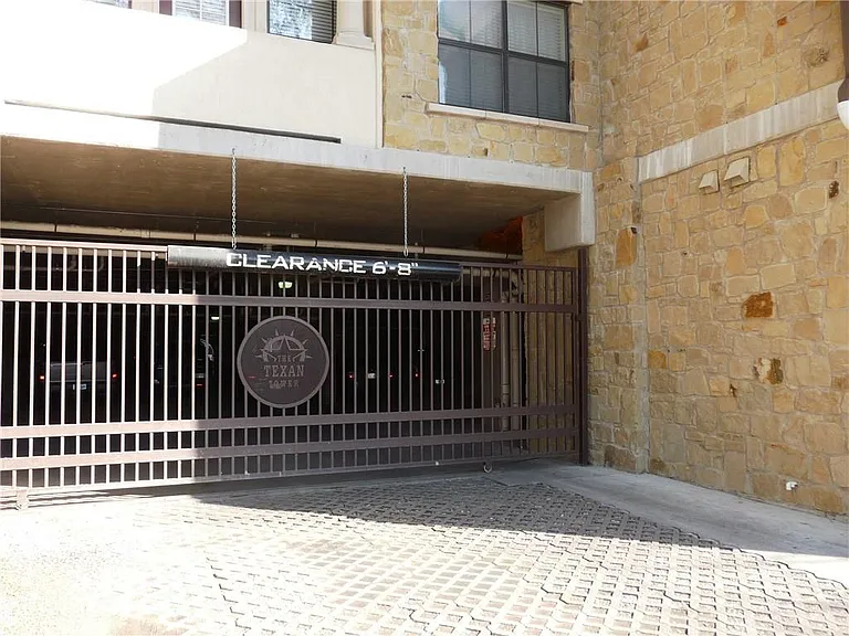2505 San Gabriel St #400 — Photo 13