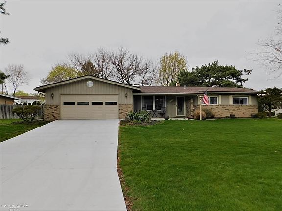 2nd image of 8141 Carriage Hill Dr