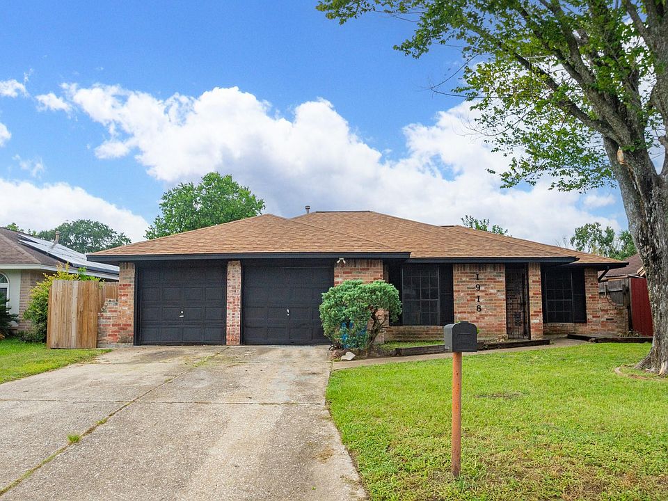 1st image of 1918 Deerhurst Ln