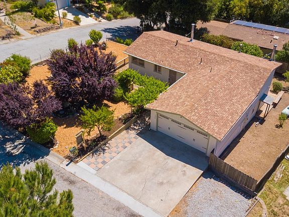 5th image of 136 Oak Knoll Ct