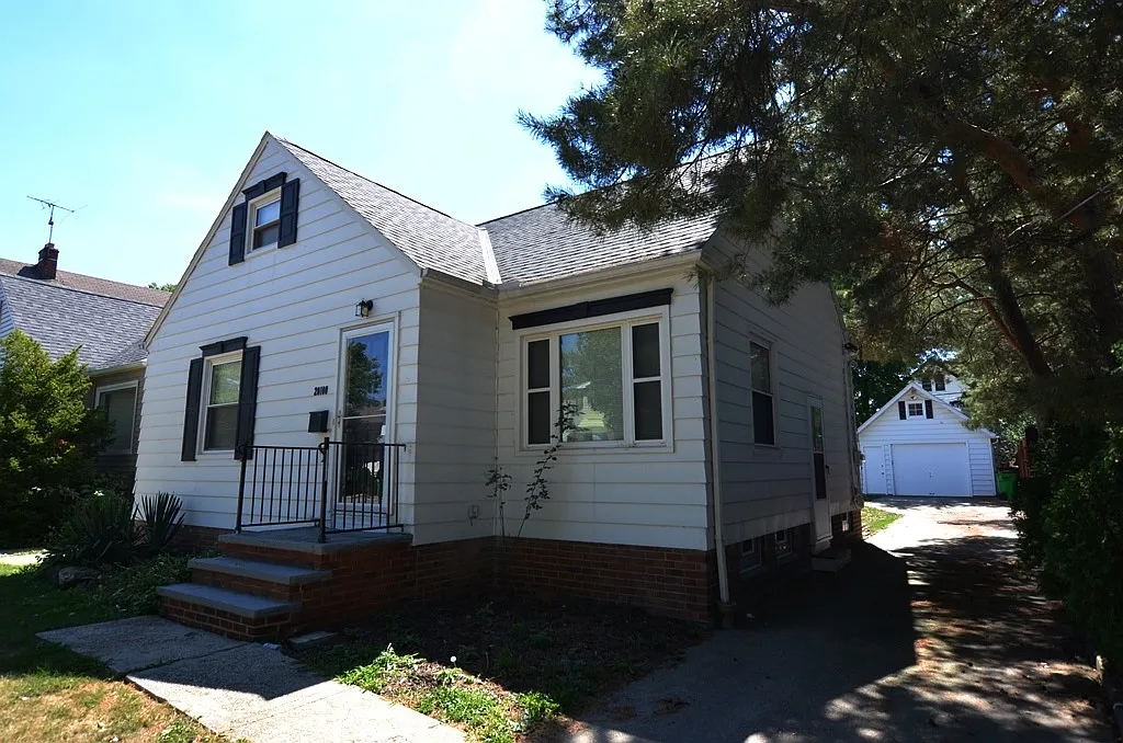 20100 Goller Ave photo 1