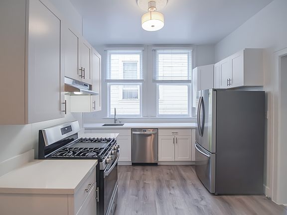 2nd image of 430 Oak St #430