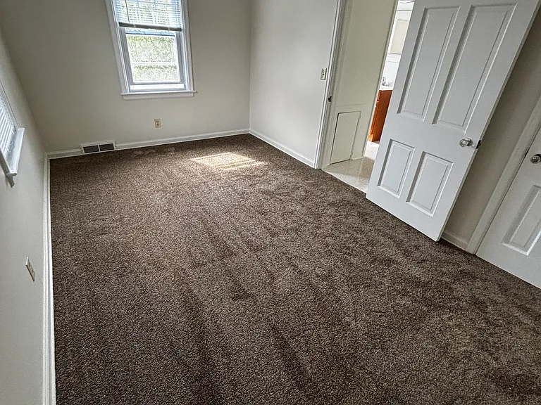 142 N Riverview Dr #3 — Photo 15