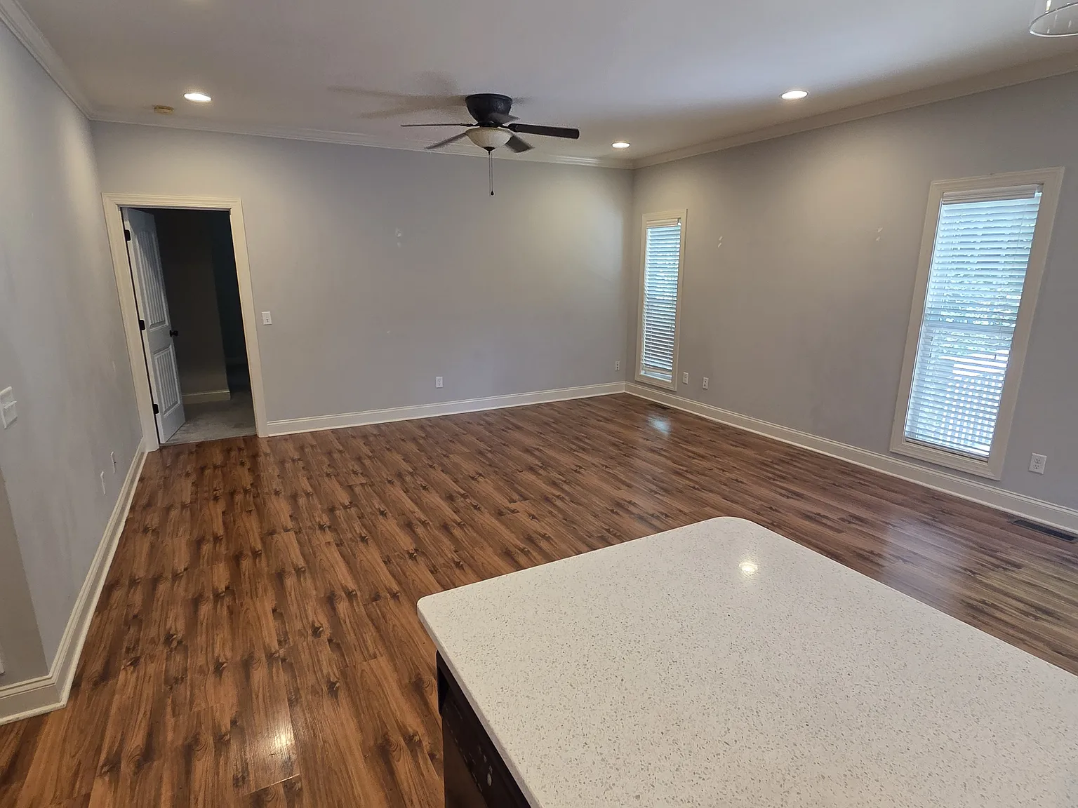 3 bed, 2.5 bath, 2000 sqft, $2,200 — Photo 3