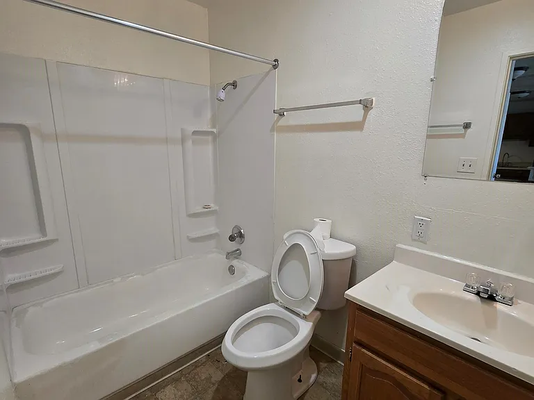 Murray Hill Apartments — Photo 16