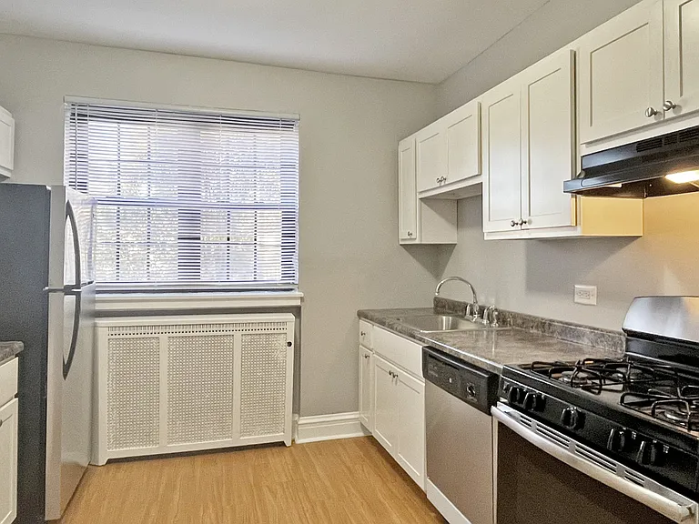 415-425 S. Taylor Ave. — Photo 7