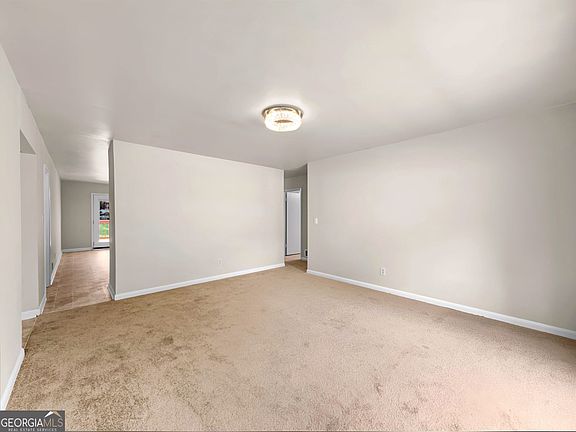 5th image of 565 Wavelyn Way