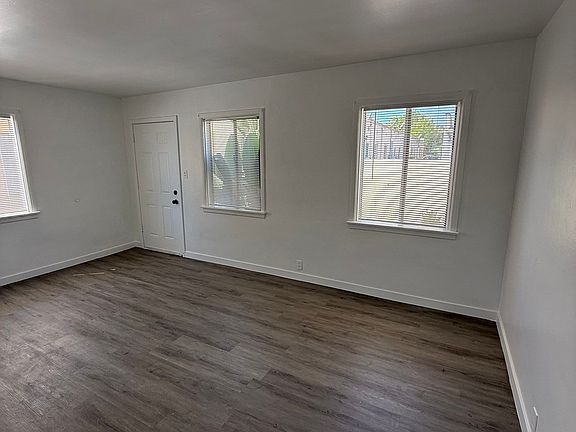 4th image of 1030 N Raymond Ave #11564691