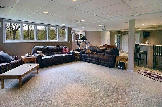 Full W/O with Kitchen/Bed/Bath and Great Room!