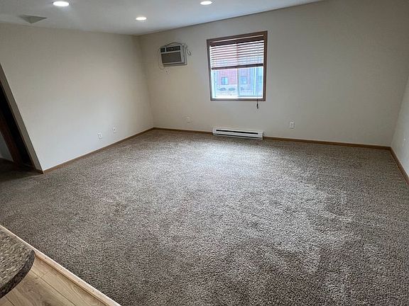 4th image of 103 12th Ave NE #1
