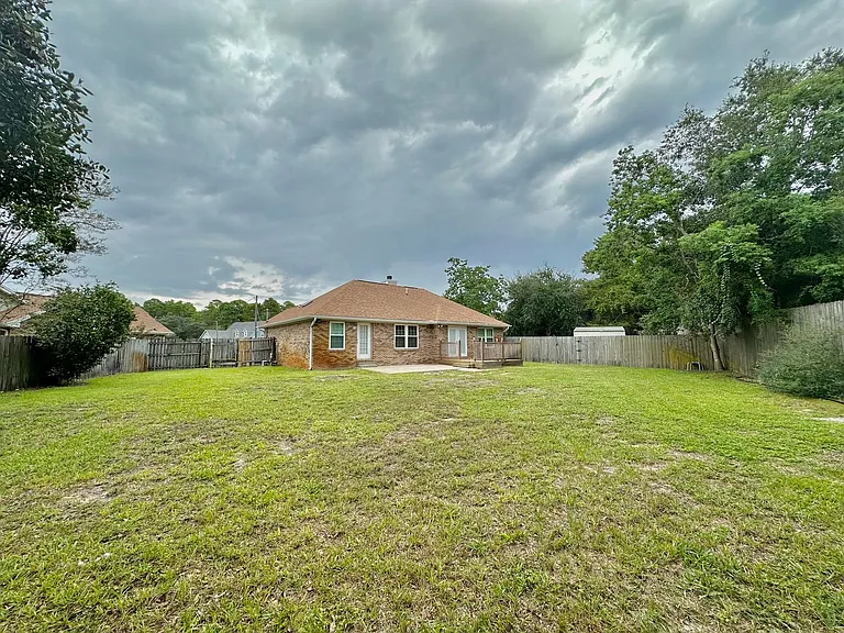 519 E Timberlake Dr — Photo 29