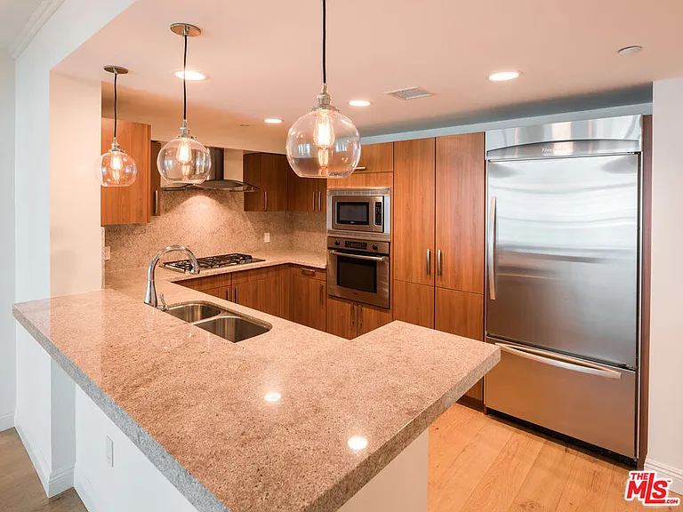 13650 Marina Pointe Dr #905 — Photo 6