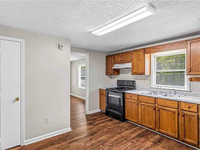 112 S Raleigh St — Photo 14