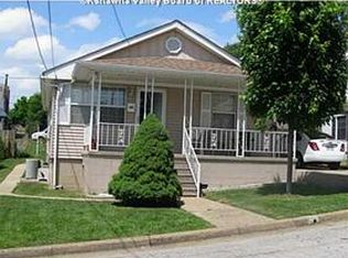 617 6th St, Nitro, WV 25143