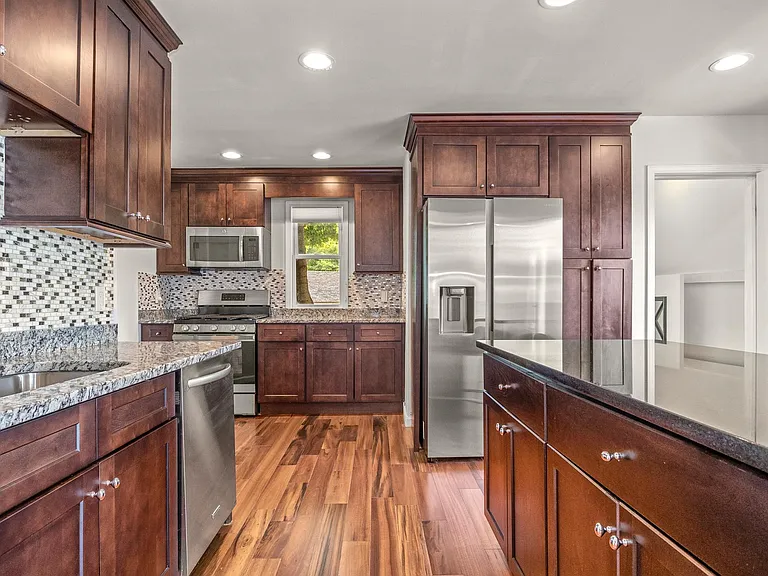 17130 Beck Rd — Photo 18