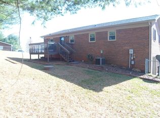 1476 Kings Rd, Hickory, NC 28602