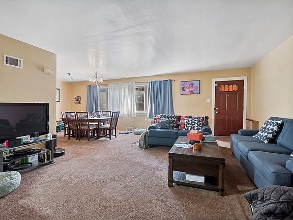4th image of 1331 W Sherwin Ave #A1