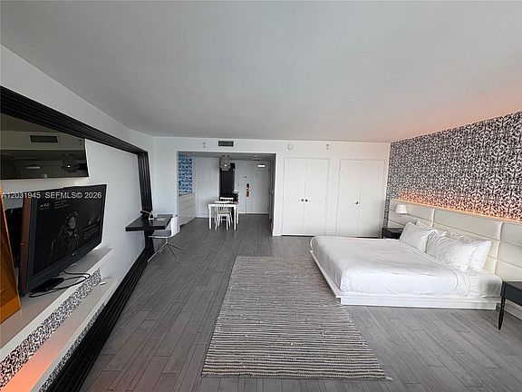 4th image of 1100 West Ave #418
