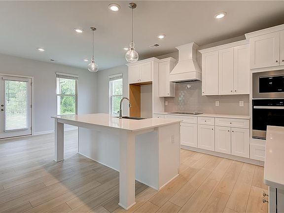 5th image of 709 Dunlake Way