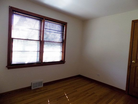 4th image of 22447 Millard Ave