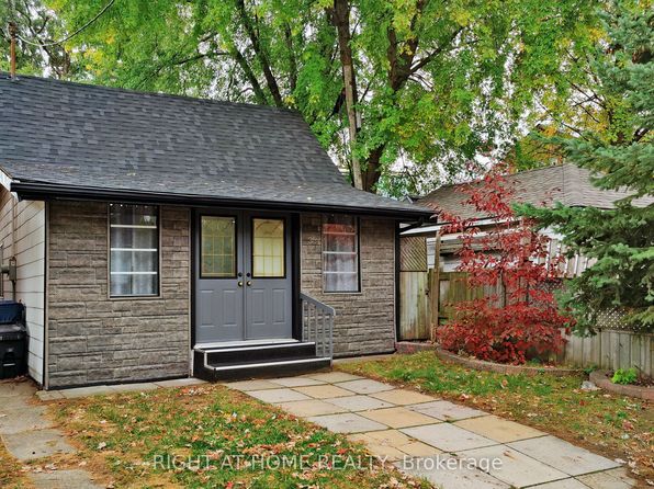 33 Morland Rd #2, Toronto, ON M6S 2M7