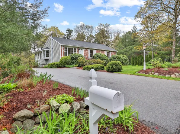 27 Dry Hollow Lane Lane, Mashpee, MA 02649