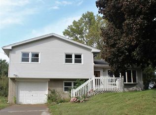 236 35th Ave N, Clinton, IA 52732