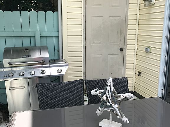 3rd image of 743 Sendero Ct