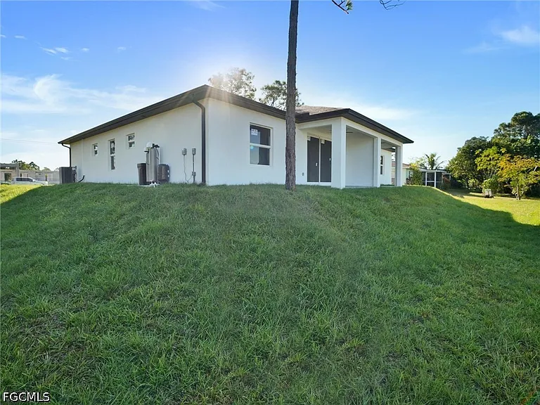 918 Eisenhower Blvd — Photo 13