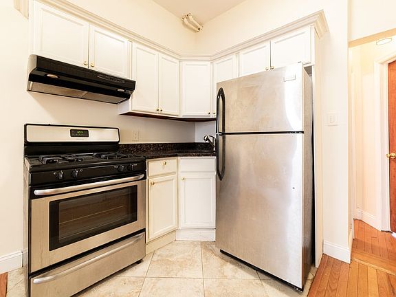 3rd image of 329 18th St #1D
