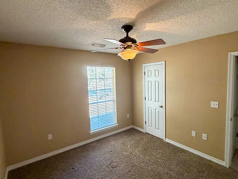 4697 Lovegrass Ln — Photo 15