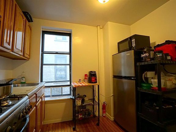5th image of 526 E 82nd St APT 17
