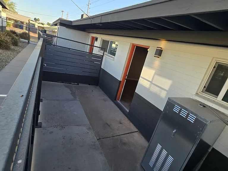 1211 E Kaler Dr — Photo 10