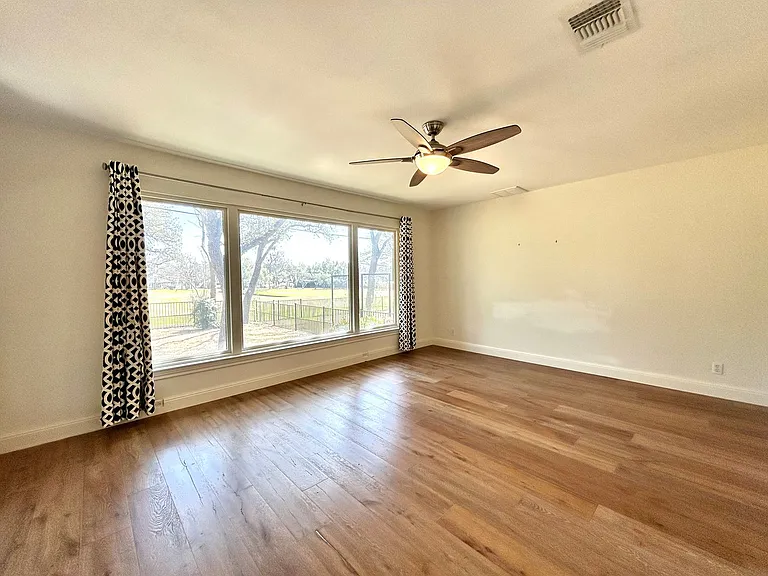9108 Balcones Club Dr — Photo 6
