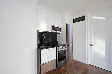 Rented by R New York