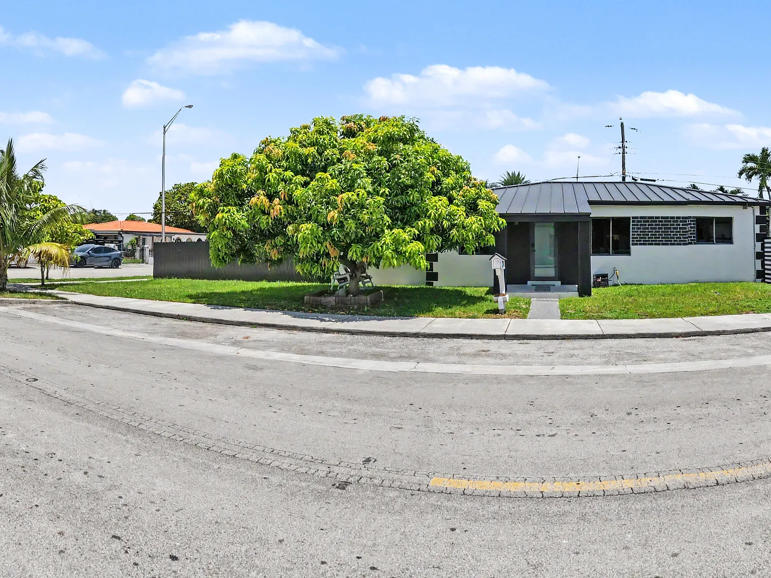 3 bed, 1450 sqft, $3,950 — Photo 1