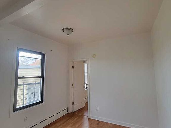 4th image of 364 Ashburton Ave