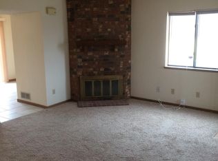 1068 SW Robinson Ave, Topeka, KS 66604