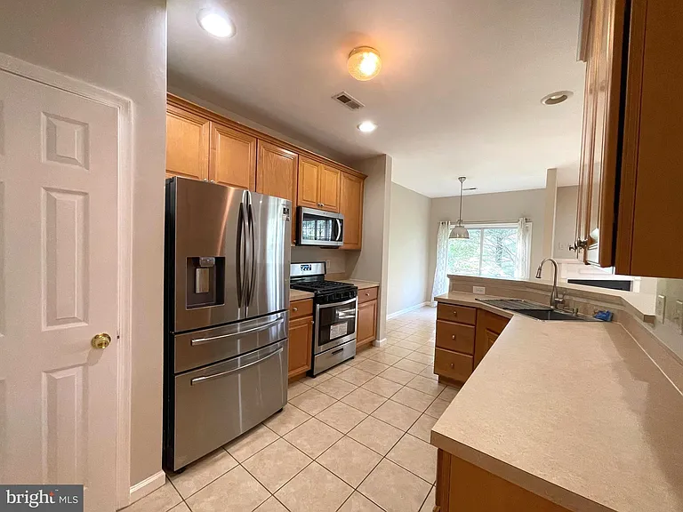 36 Hoover Ave — Photo 8