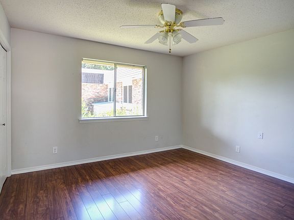 2nd image of 4830 Peacock Dr