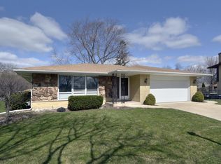 1718 N Larch Dr, Mount Prospect, IL 60056