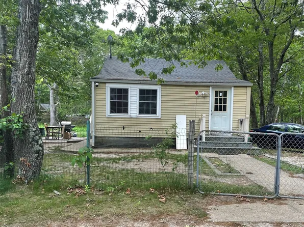 115 Wood Road Trail, Flanders, NY 11901